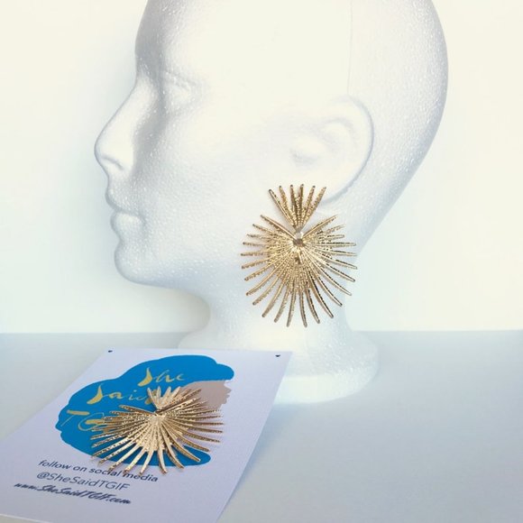 Gold Celestial Star drop Earrings, Large star earrings - Picture 2 of 3